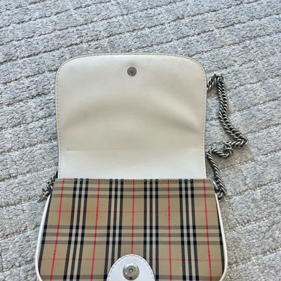 Burberry The 1983 Check Link Bag with Leather Trim - Picture 6 of 9